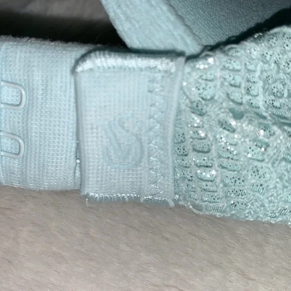 34D Victoria’s Secret Body By Victoria padded push-up bra - Picture 4 of 4